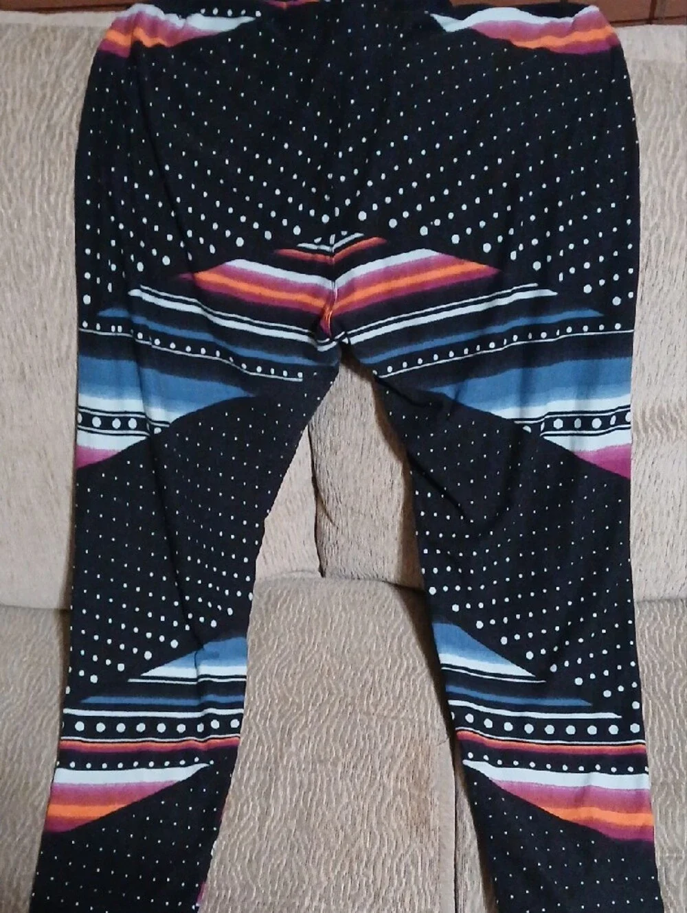LuLaRoe Black Leggings with White-Gray Marbled Dip And A Polka Dot Geometric TC